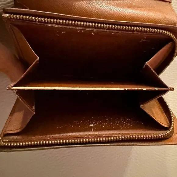 Louis Vuitton Monogram Porte-Monnaie Billets Tresor Wallet (authentic)